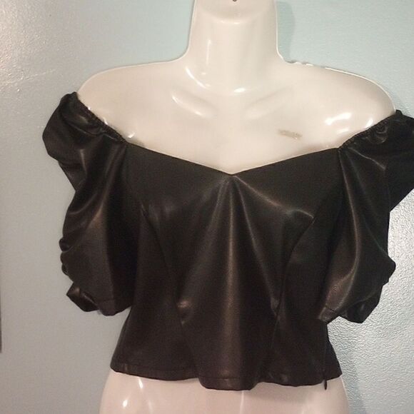 Haute Monde faux leather off shoulder cropped top - Picture 4 of 10